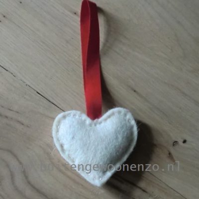 Hart gevilt wol rood lint